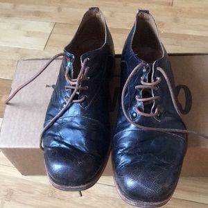 Derby shoes